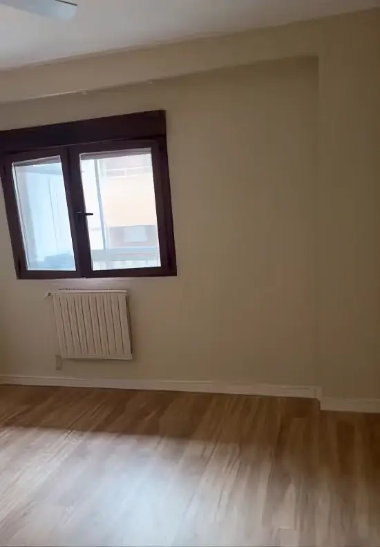 Pintores Cartagena pintan habitación de casa en color blanco