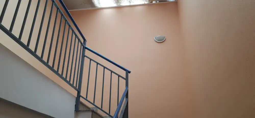 Pintores Cartagena pintan la escalera de interior de comunidad